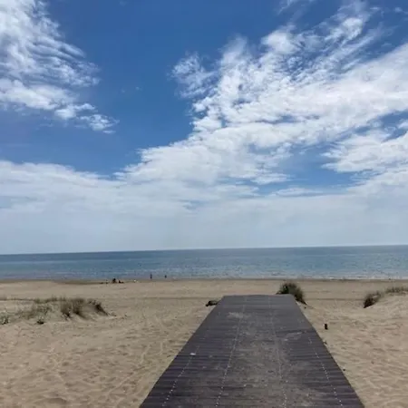 Apartment De Plain-pied A 2 Min A Pied De La Plage. *
