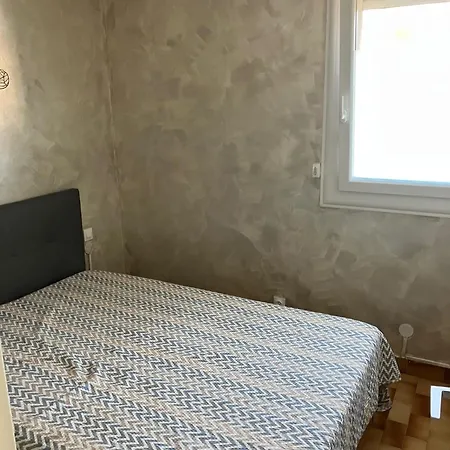 Apartment De Plain-pied A 2 Min A Pied De La Plage. *